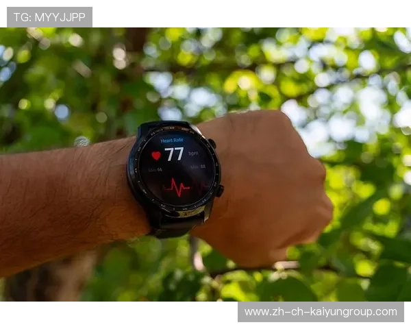 体育科技：可穿戴设备助力运动员提升训练效率，智能运动穿戴